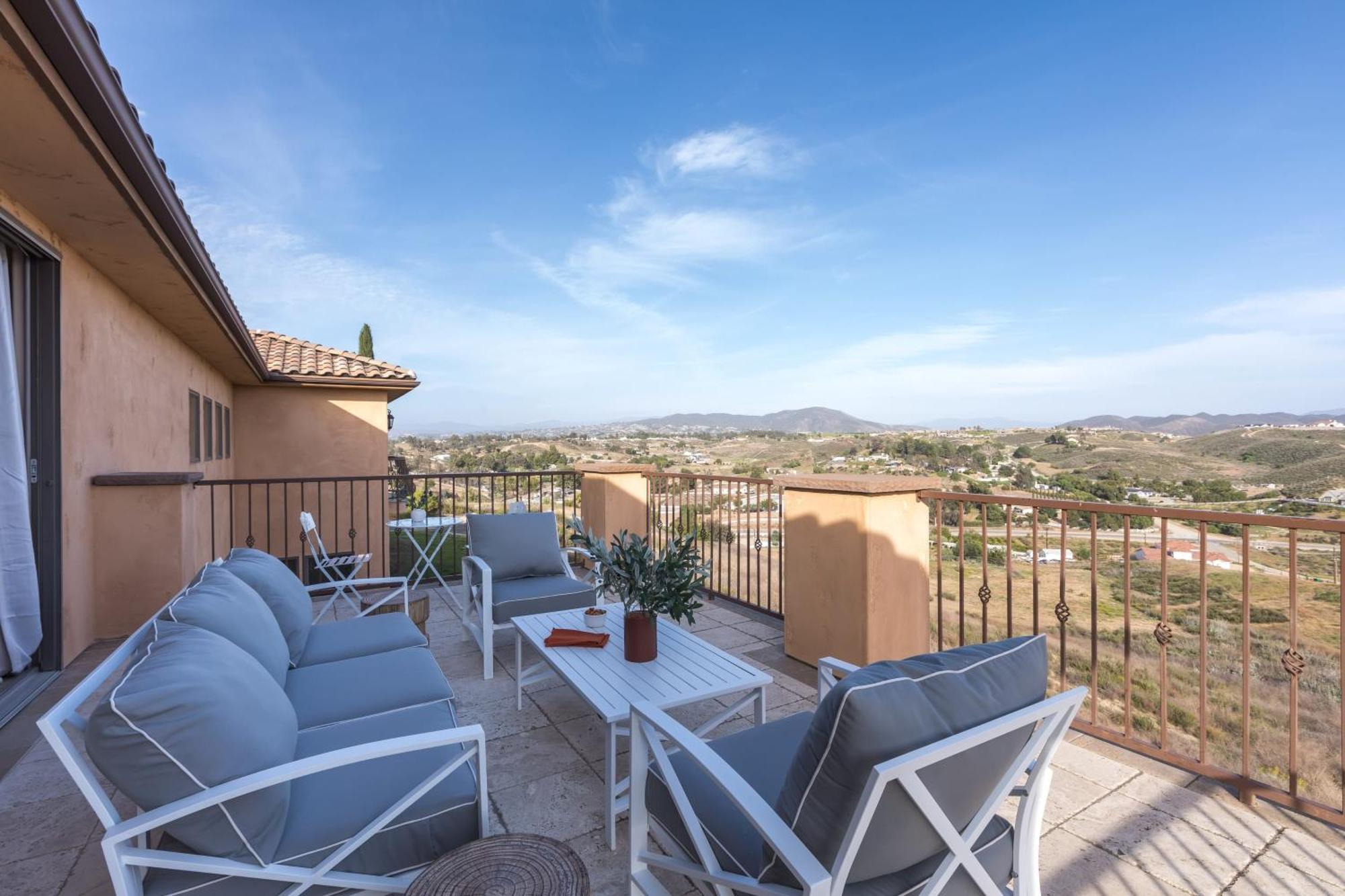 Palazzo Del Sol By Avantstay Breathtaking Home W Mountain Views Hot Tub Temecula Exterior photo