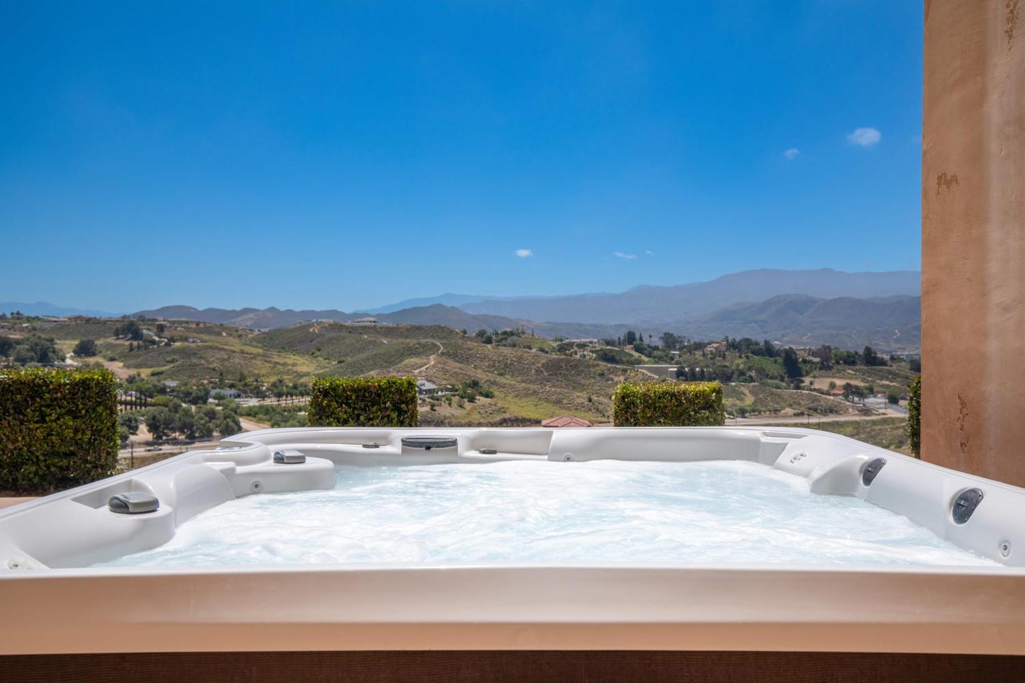 Palazzo Del Sol By Avantstay Breathtaking Home W Mountain Views Hot Tub Temecula Exterior photo